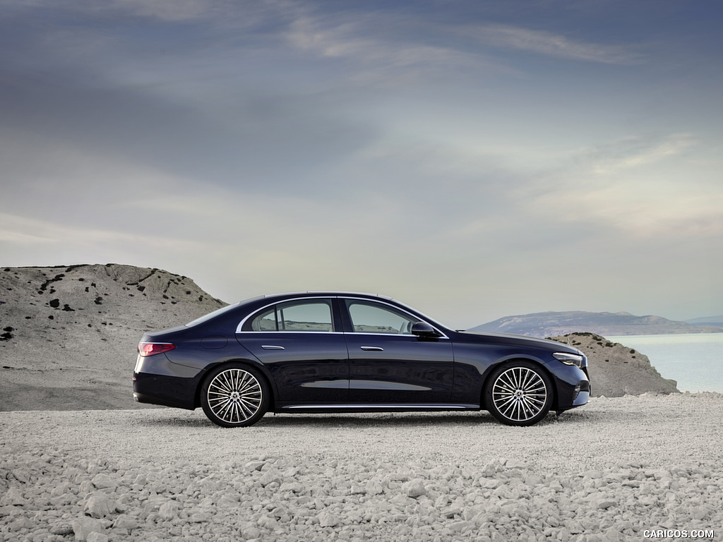 2024 Mercedes-Benz E-Class Plug-In Hybrid Exclusive Line (Color: Nautic Blue) - Side