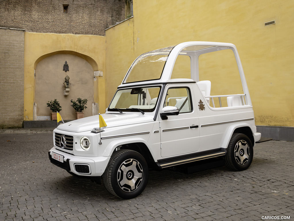 2024 Mercedes-Benz G580 EQ Popemobile - Front Three-Quarter