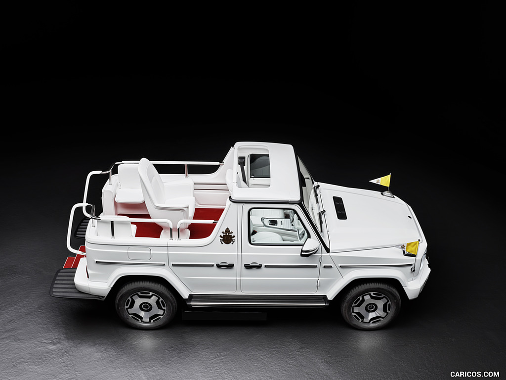 2024 Mercedes-Benz G580 EQ Popemobile - Top