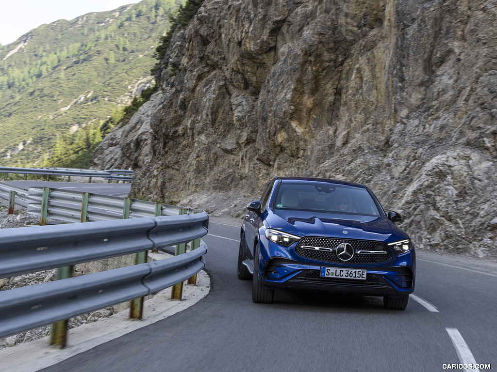 2024 Mercedes-Benz GLC 300 de 4MATIC Coupé AMG line (Color: Sectral blue) - Front