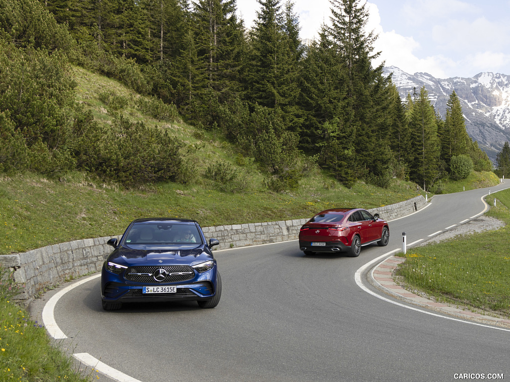 2024 Mercedes-Benz GLC 300 de 4MATIC Coupé AMG line (Color: Sectral blue) - Front