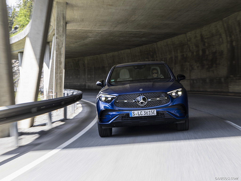 2024 Mercedes-Benz GLC 300 de 4MATIC Coupé AMG line (Color: Sectral blue) - Front