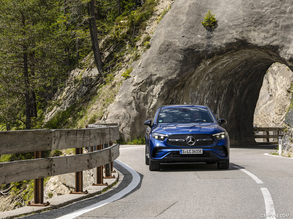 2024 Mercedes-Benz GLC 300 de 4MATIC Coupé AMG line (Color: Sectral blue) - Front