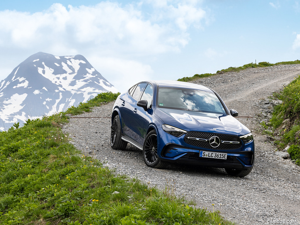 2024 Mercedes-Benz GLC 300 de 4MATIC Coupé AMG line (Color: Sectral blue) - Front