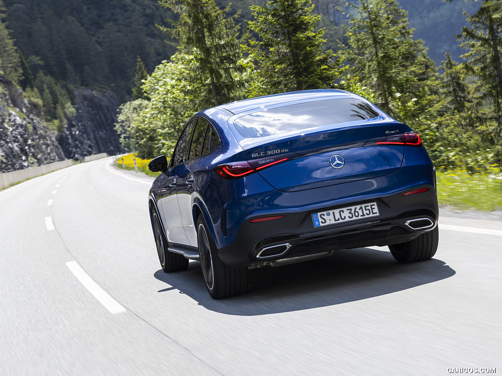 2024 Mercedes-Benz GLC 300 de 4MATIC Coupé AMG line (Color: Sectral blue) - Rear Three-Quarter