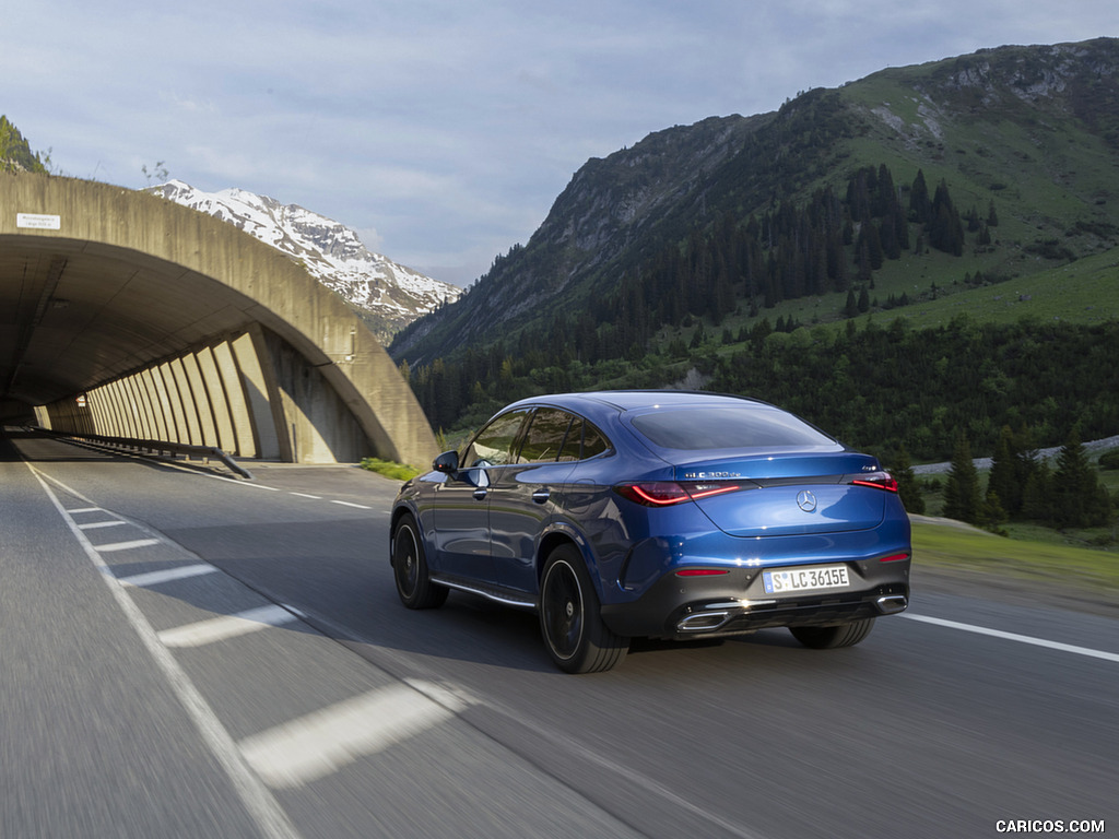 2024 Mercedes-Benz GLC 300 de 4MATIC Coupé AMG line (Color: Sectral blue) - Rear Three-Quarter