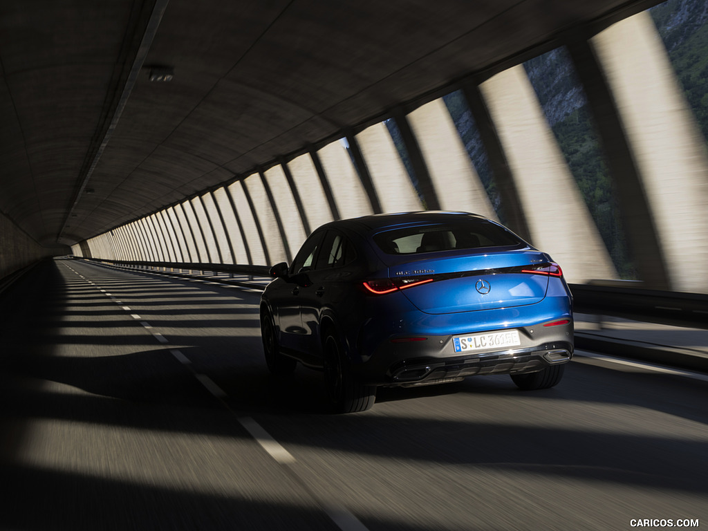 2024 Mercedes-Benz GLC 300 de 4MATIC Coupé AMG line (Color: Sectral blue) - Rear Three-Quarter