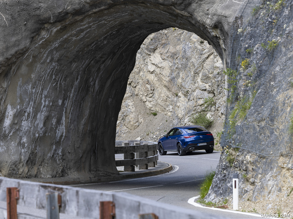 2024 Mercedes-Benz GLC 300 de 4MATIC Coupé AMG line (Color: Sectral blue) - Rear Three-Quarter