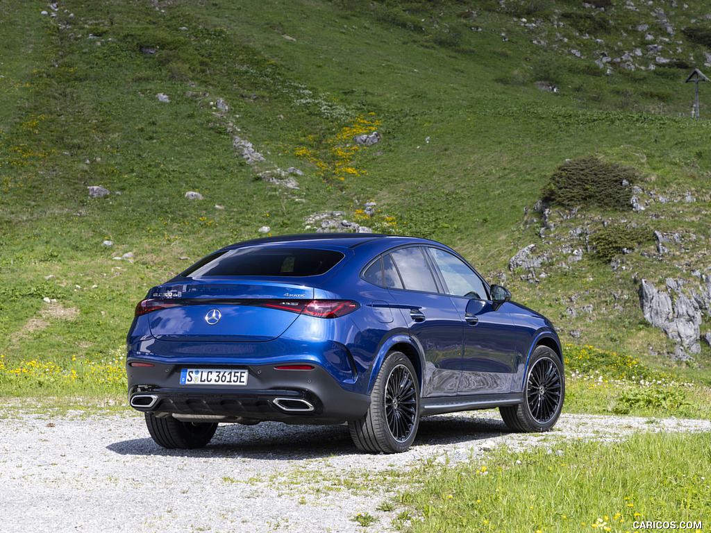 2024 Mercedes-Benz GLC 300 de 4MATIC Coupé AMG line (Color: Sectral blue) - Rear Three-Quarter