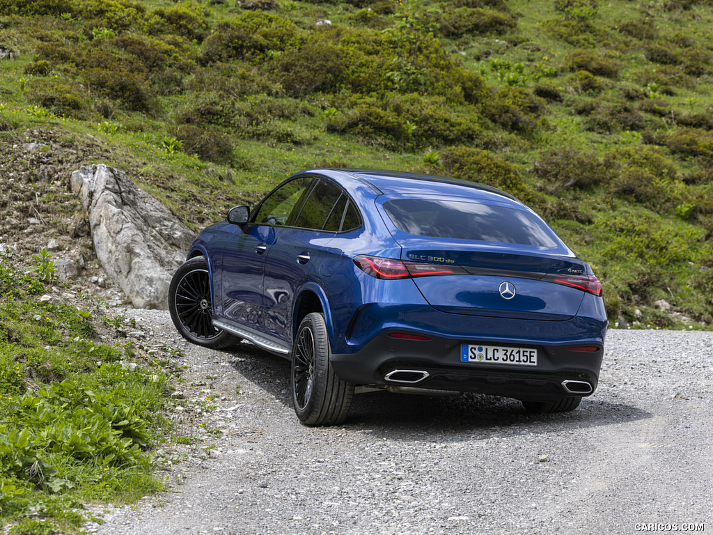 2024 Mercedes-Benz GLC 300 de 4MATIC Coupé AMG line (Color: Sectral blue) - Rear Three-Quarter