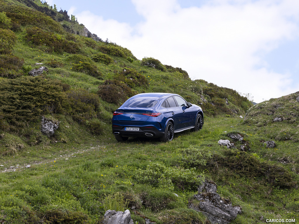 2024 Mercedes-Benz GLC 300 de 4MATIC Coupé AMG line (Color: Sectral blue) - Rear Three-Quarter