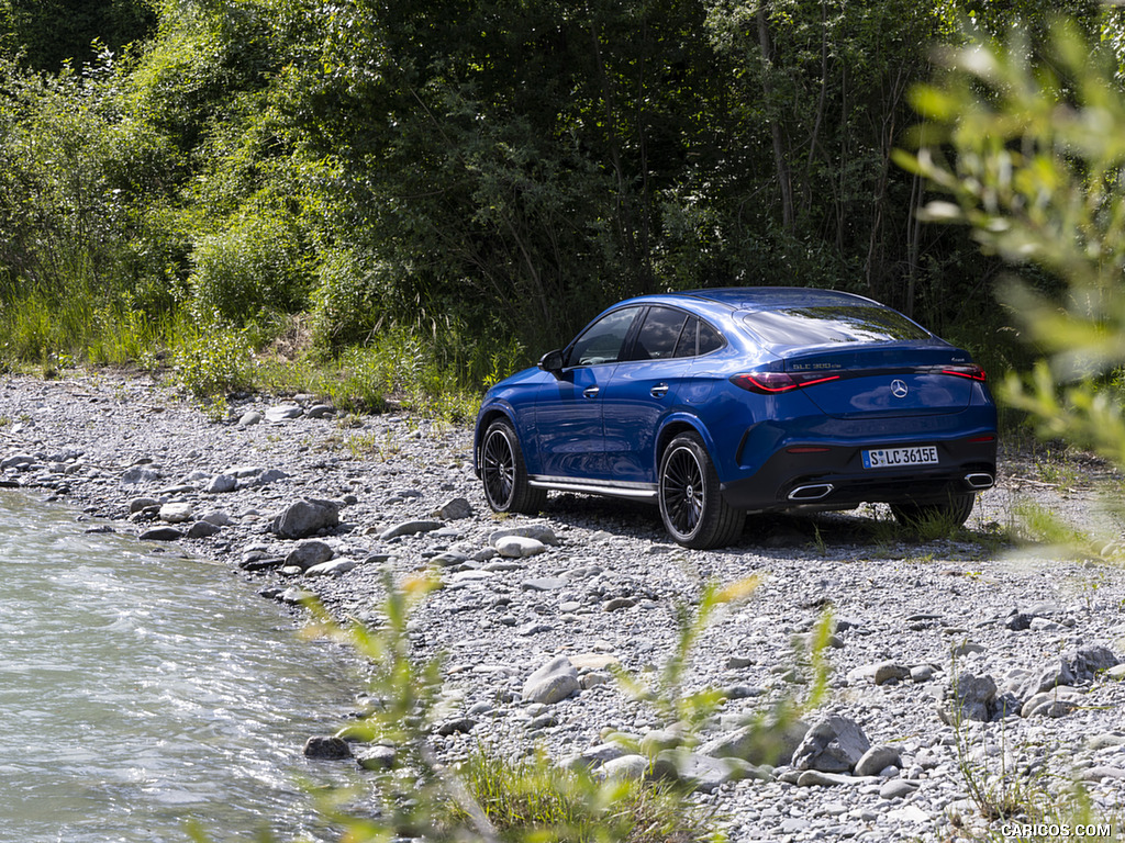 2024 Mercedes-Benz GLC 300 de 4MATIC Coupé AMG line (Color: Sectral blue) - Rear Three-Quarter