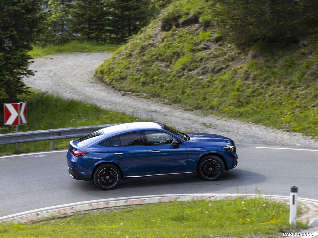 2024 Mercedes-Benz GLC 300 de 4MATIC Coupé AMG line (Color: Sectral blue) - Side