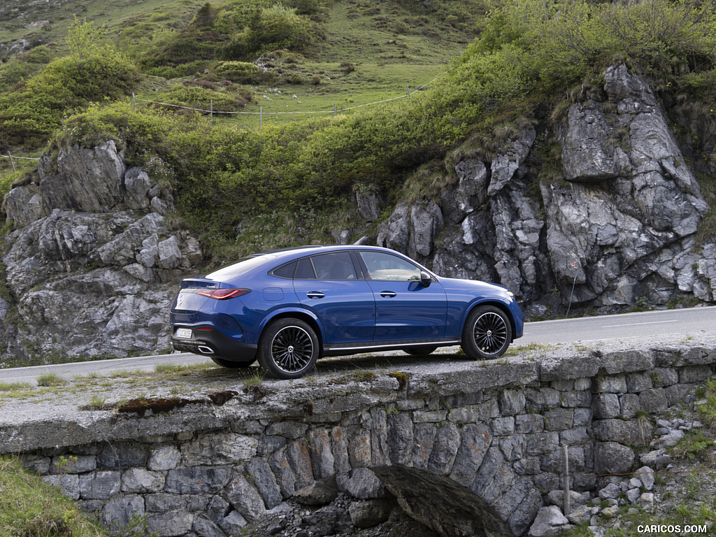 2024 Mercedes-Benz GLC 300 de 4MATIC Coupé AMG line (Color: Sectral blue) - Side