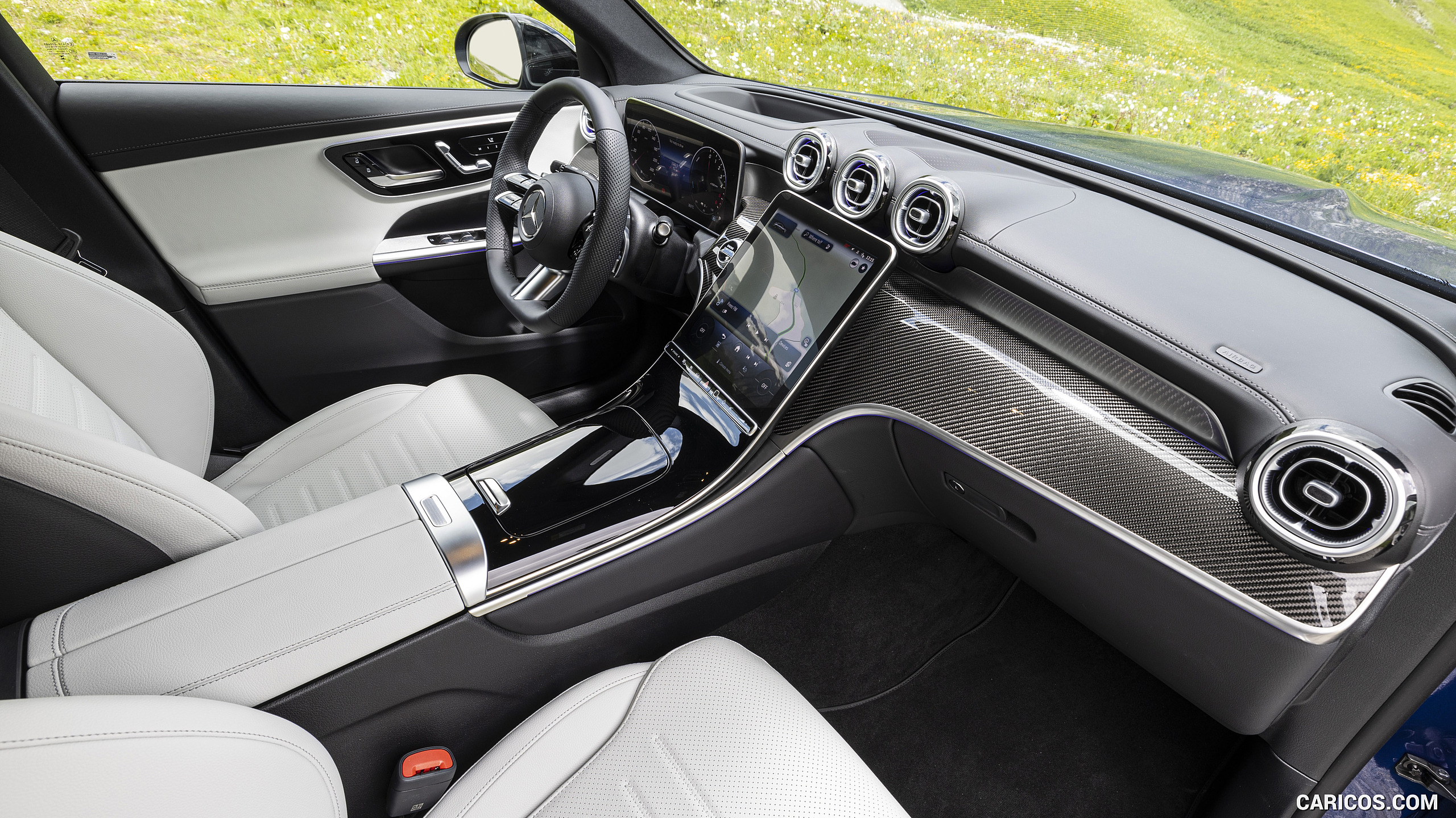 2024 MercedesBenz GLC 300 de 4MATIC Coupé AMG line Interior Caricos