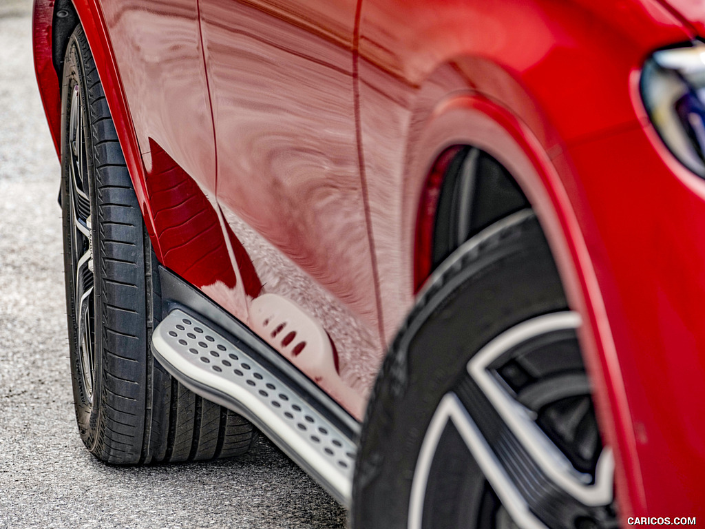 2024 Mercedes-Benz GLC 400 e 4MATIC Coupé AMG line (Color: Patagonia Red) - Detail