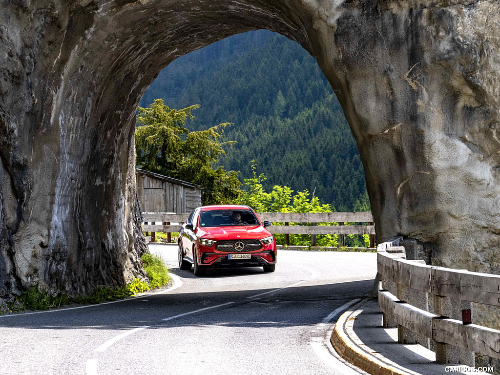 2024 Mercedes-Benz GLC 400 e 4MATIC Coupé AMG line (Color: Patagonia Red) - Front