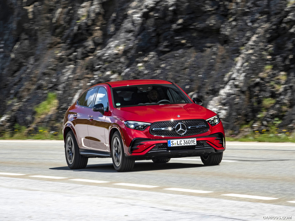 2024 Mercedes-Benz GLC 400 e 4MATIC Coupé AMG line (Color: Patagonia Red) - Front Three-Quarter