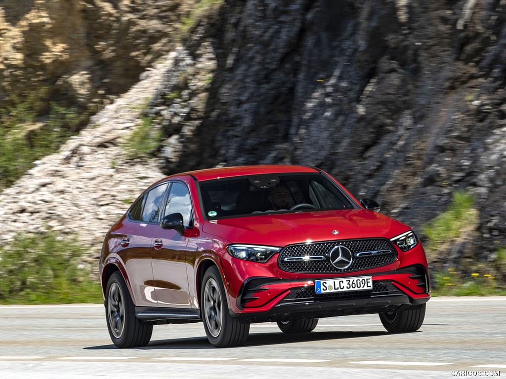 2024 Mercedes-Benz GLC 400 e 4MATIC Coupé AMG line (Color: Patagonia Red) - Front Three-Quarter