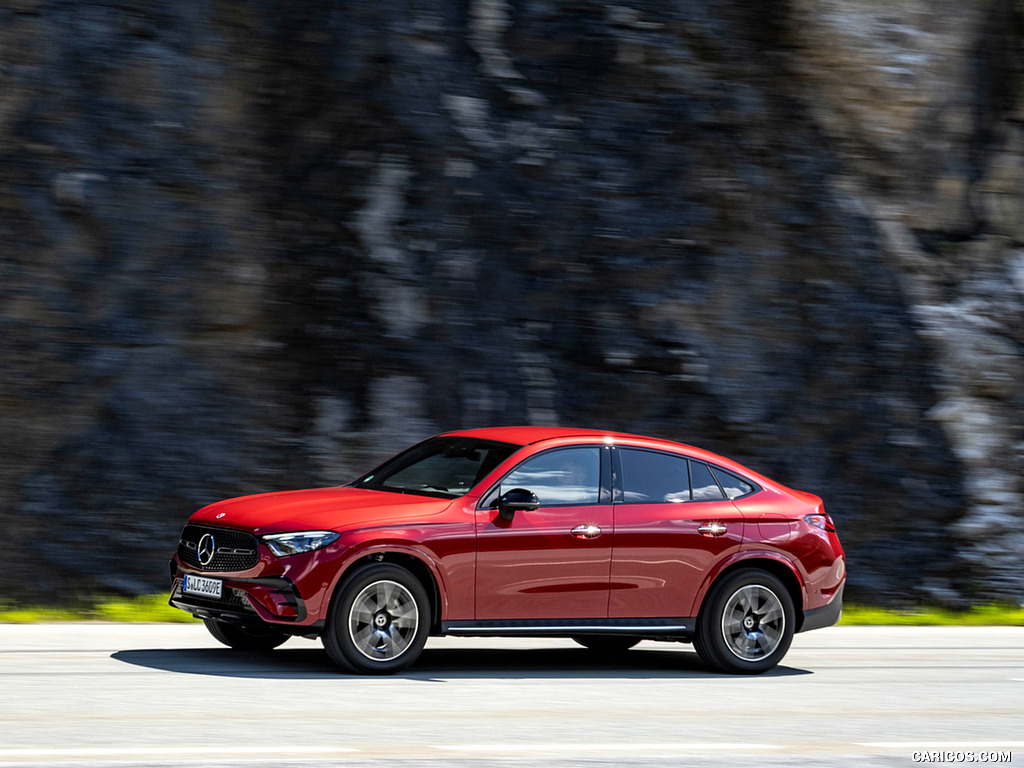 2024 Mercedes-Benz GLC 400 e 4MATIC Coupé AMG line (Color: Patagonia Red) - Front Three-Quarter