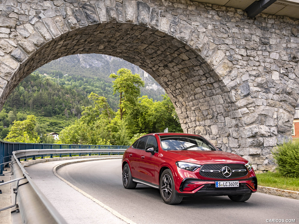 2024 Mercedes-Benz GLC 400 e 4MATIC Coupé AMG line (Color: Patagonia Red) - Front Three-Quarter