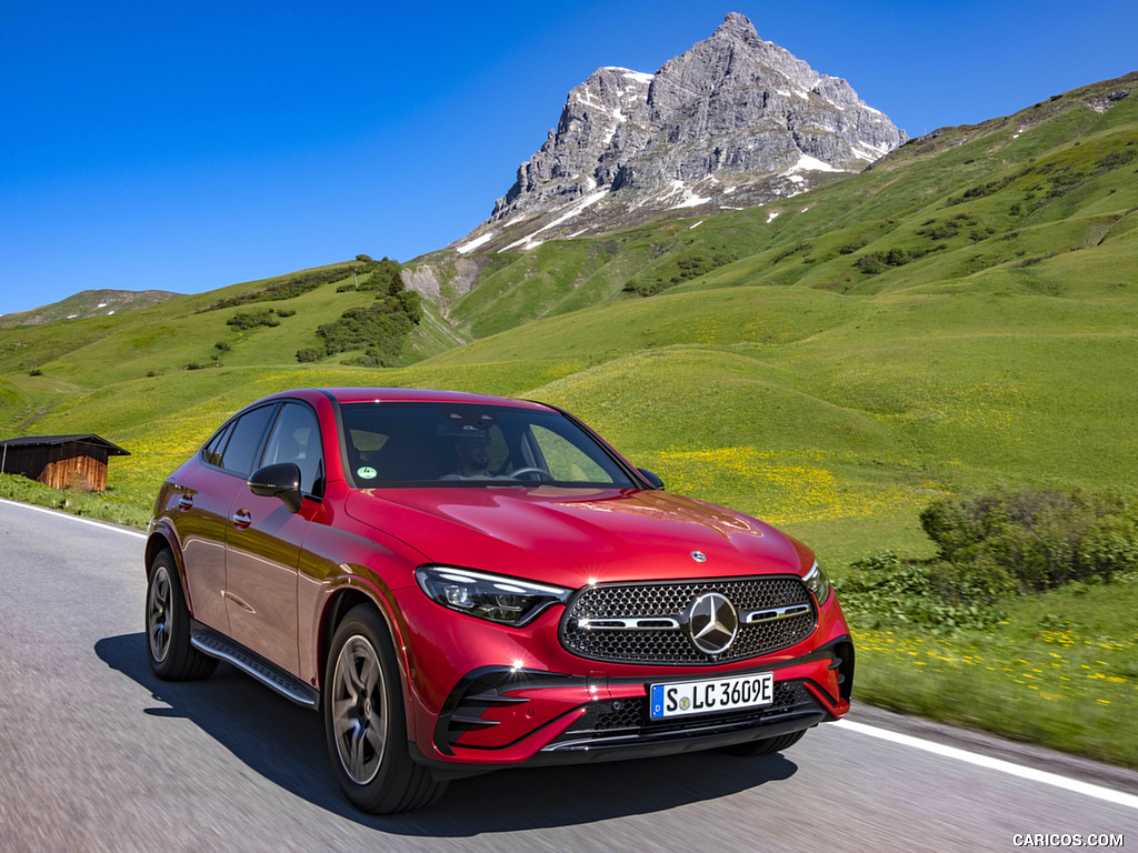 2024 Mercedes-Benz GLC 400 e 4MATIC Coupé AMG line (Color: Patagonia Red) - Front Three-Quarter