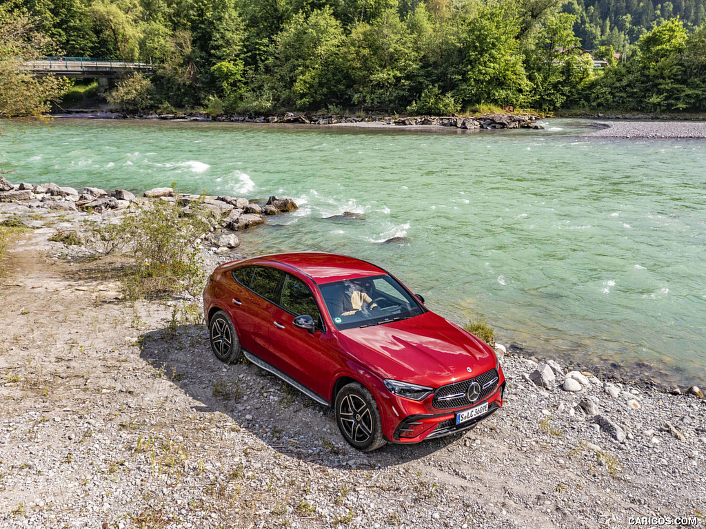 2024 Mercedes-Benz GLC 400 e 4MATIC Coupé AMG line (Color: Patagonia Red) - Front Three-Quarter