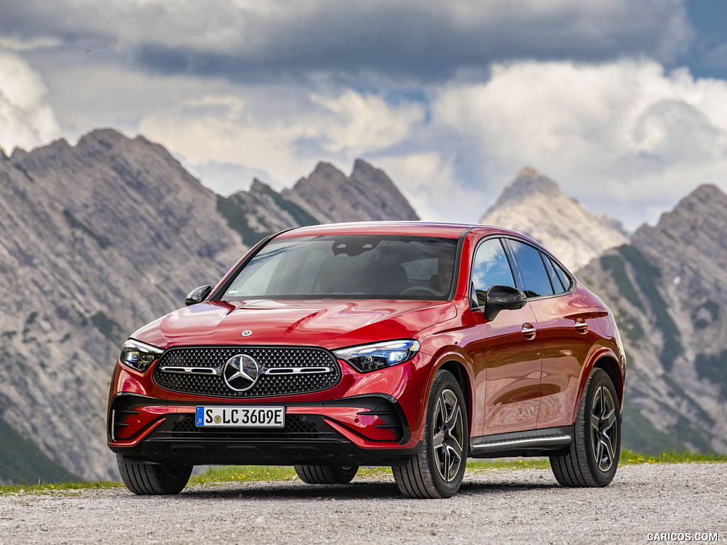 2024 Mercedes-Benz GLC 400 e 4MATIC Coupé AMG line (Color: Patagonia Red) - Front Three-Quarter