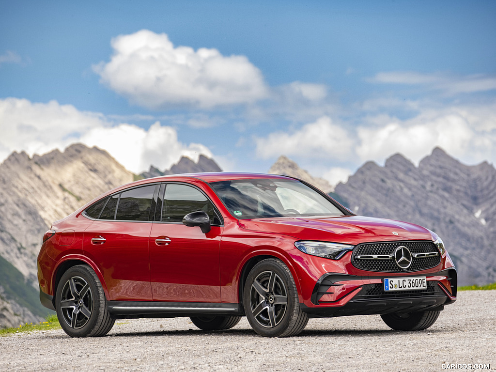 2024 Mercedes-Benz GLC 400 e 4MATIC Coupé AMG line (Color: Patagonia Red) - Front Three-Quarter