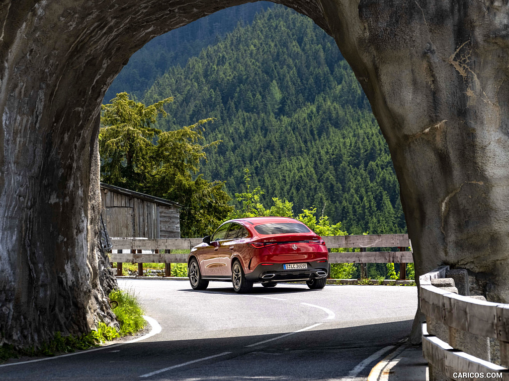 2024 Mercedes-Benz GLC 400 e 4MATIC Coupé AMG line (Color: Patagonia Red) - Rear Three-Quarter