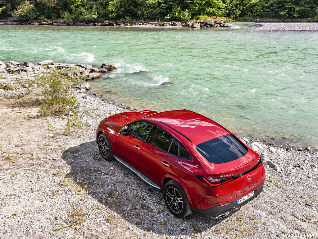 2024 Mercedes-Benz GLC 400 e 4MATIC Coupé AMG line (Color: Patagonia Red) - Rear Three-Quarter