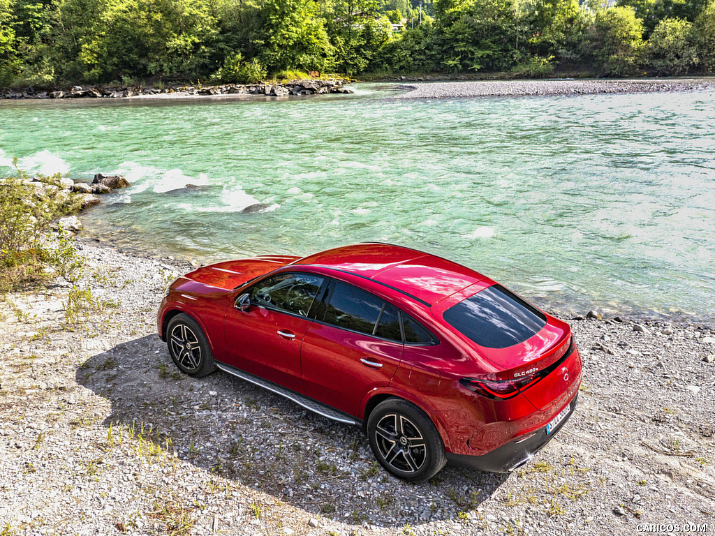 2024 Mercedes-Benz GLC 400 e 4MATIC Coupé AMG line (Color: Patagonia Red) - Rear Three-Quarter