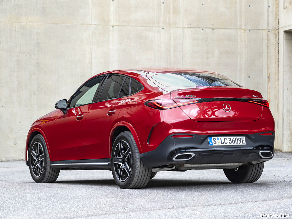 2024 Mercedes-Benz GLC 400 e 4MATIC Coupé AMG line (Color: Patagonia Red) - Rear Three-Quarter