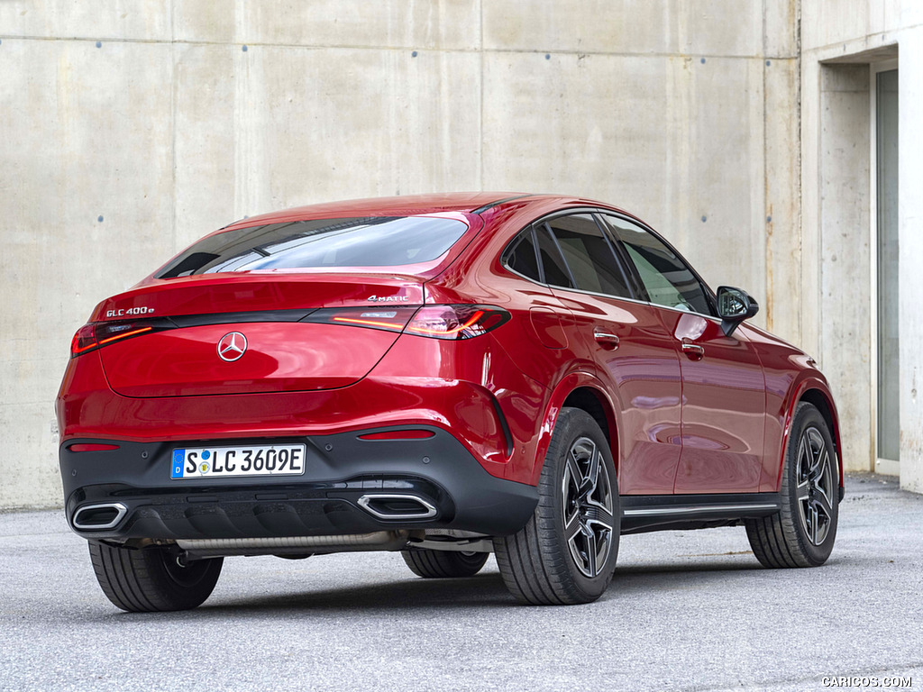 2024 Mercedes-Benz GLC 400 e 4MATIC Coupé AMG line (Color: Patagonia Red) - Rear Three-Quarter