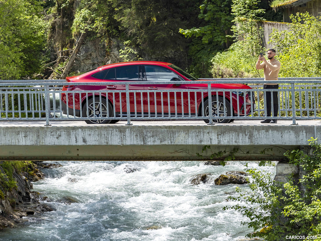 2024 Mercedes-Benz GLC 400 e 4MATIC Coupé AMG line (Color: Patagonia Red) - Side