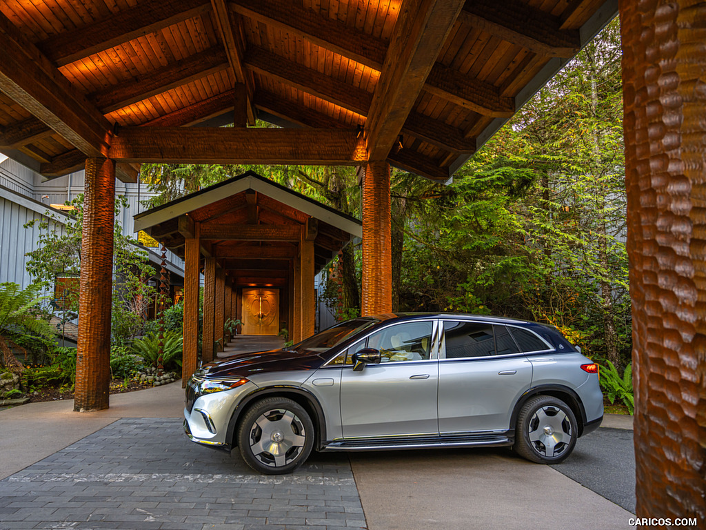 2024 Mercedes-Maybach EQS 680 SUV (Color: MANUFAKTUR Exclusive Nappa Leather Maybach Crystal White/Silver Grey Pearl) - Side