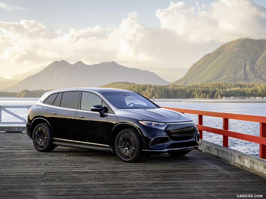 2024 Mercedes-Maybach EQS 680 SUV (Color: Obsidian Black/Mojave Silver) - Front Three-Quarter