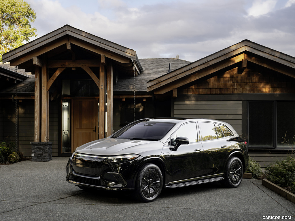 2024 Mercedes-Maybach EQS 680 SUV (Color: Obsidian Black/Mojave Silver) - Front Three-Quarter