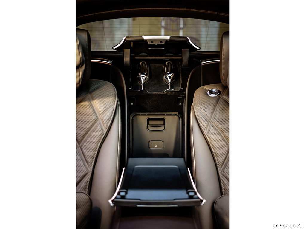 2024 Mercedes-Maybach EQS 680 SUV (Interior Color: Leather Nappa Exclusive, Espresso Brown / Balao Brown Pearl) - Interior, Detail