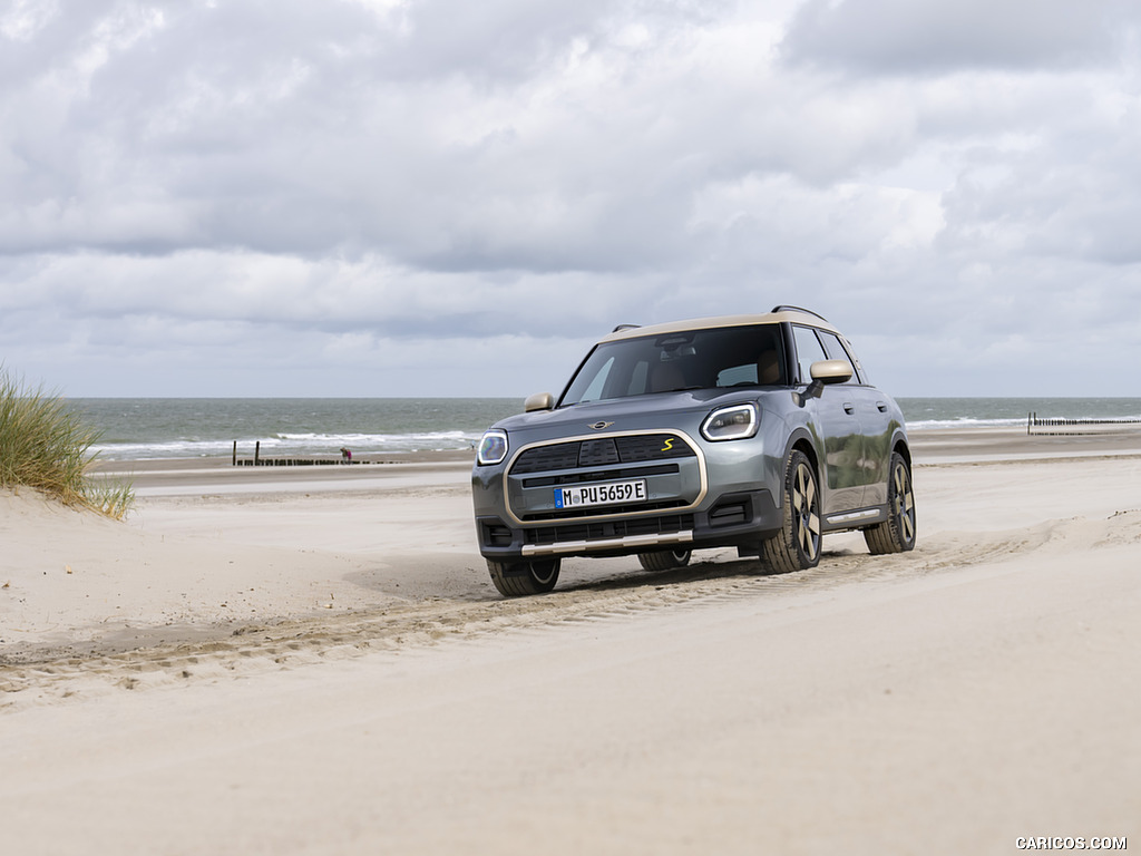 2025 MINI Countryman SE ALL4 - Front