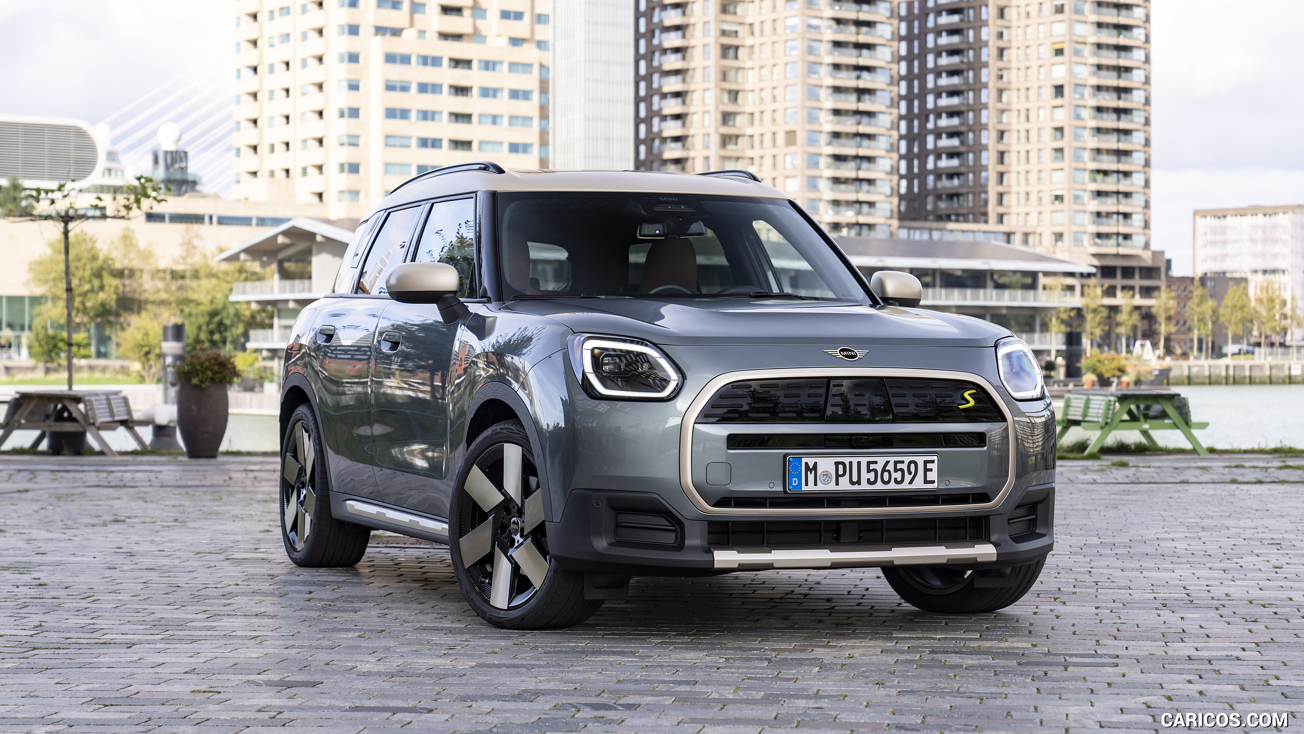 2025 MINI Countryman SE ALL4 - Front, #34 of 60