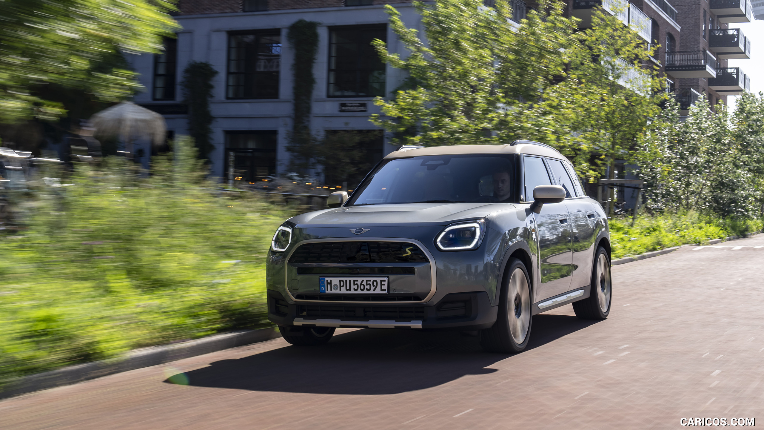 2025 MINI Countryman SE ALL4 - Front Three-Quarter, #18 of 60