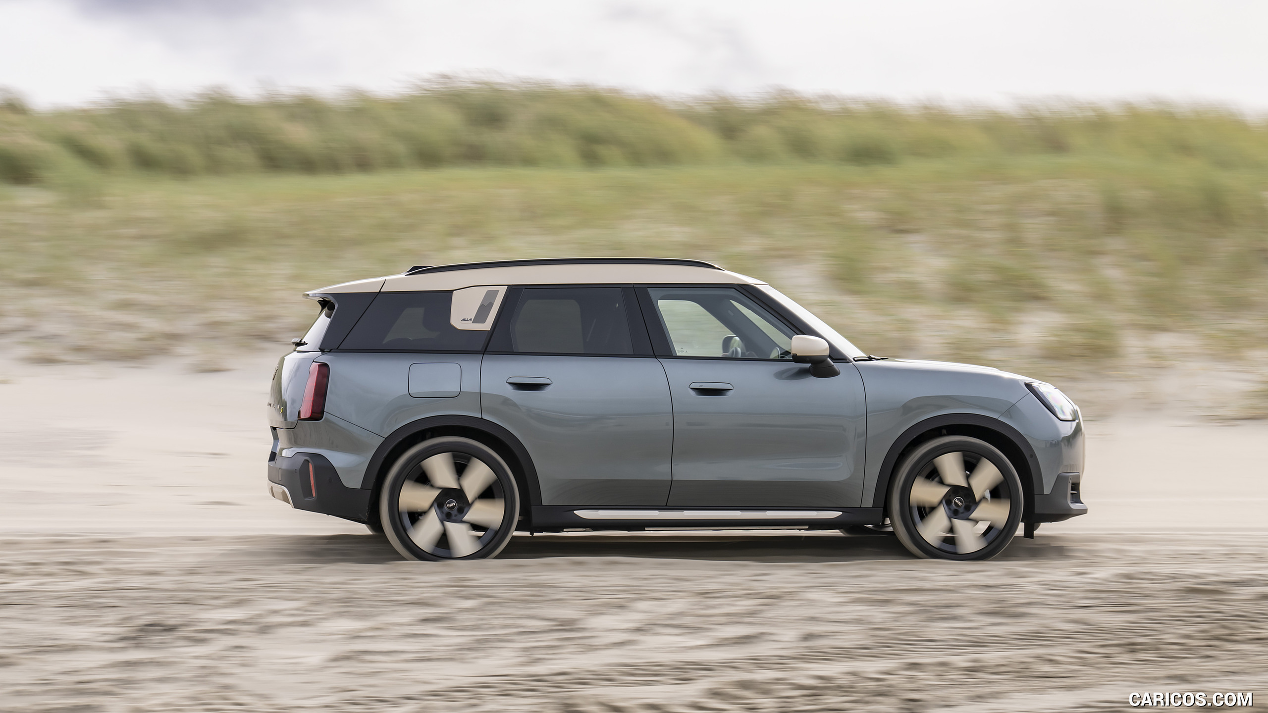 2025 MINI Countryman SE ALL4 - Side, #3 of 60