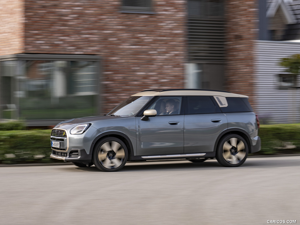 2025 MINI Countryman SE ALL4 - Side