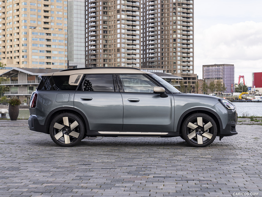 2025 MINI Countryman SE ALL4 - Side