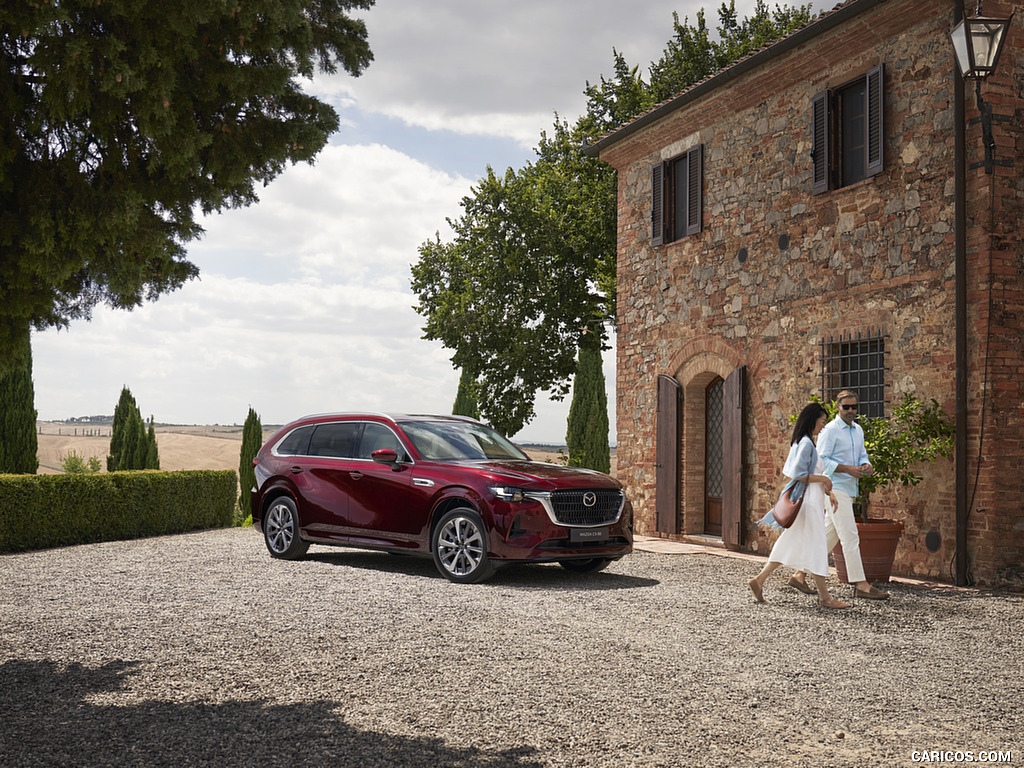 2025 Mazda CX-80 PHEV - Front Three-Quarter