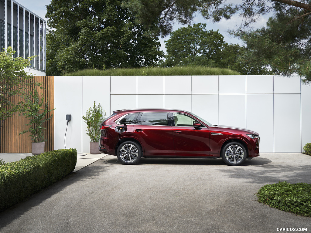 2025 Mazda CX-80 PHEV - Side