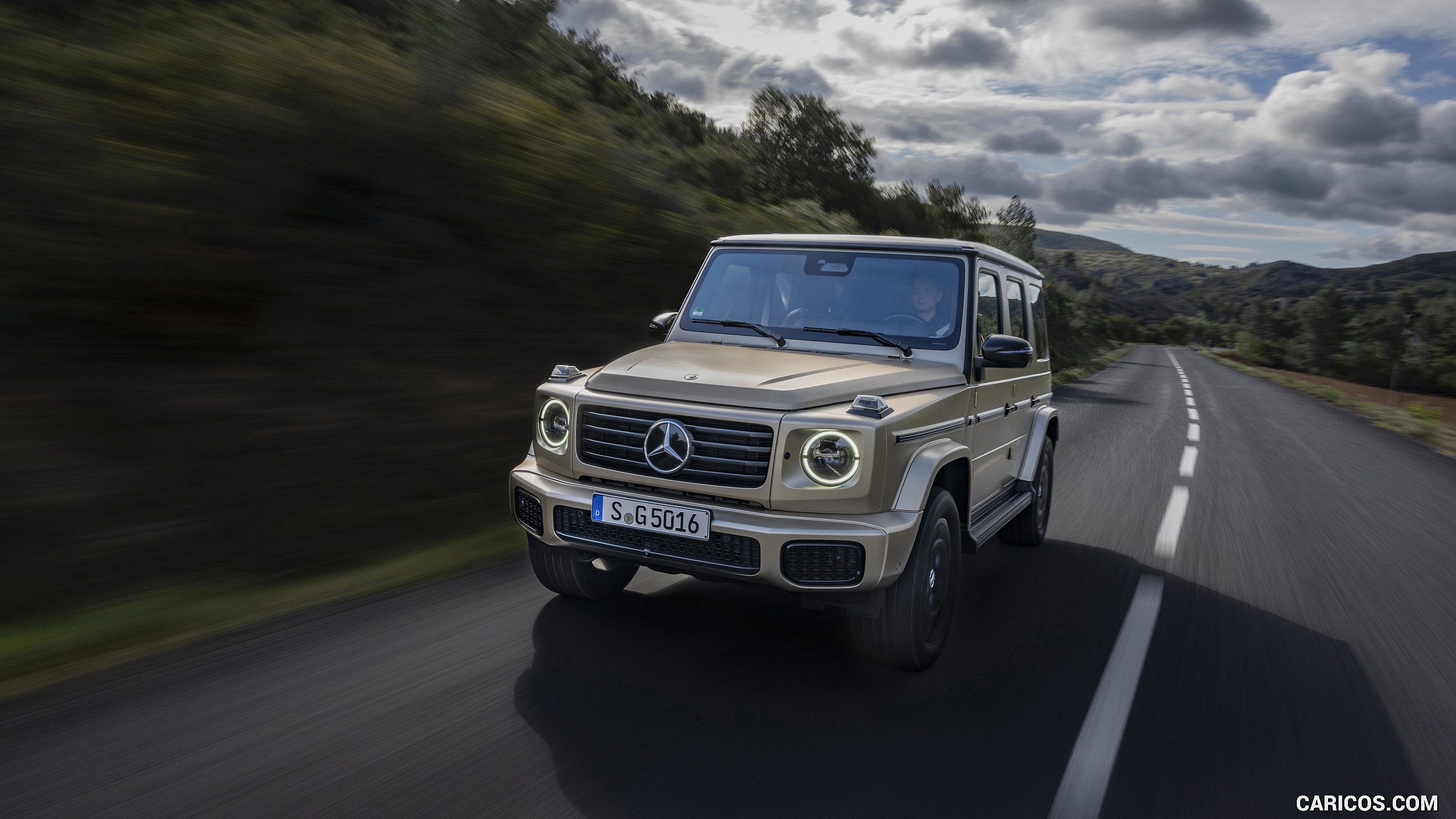 2025 Mercedes-Benz G 550 (Color: MANUFAKTUR Kalahari Gold Magno) - Front, #75 of 135