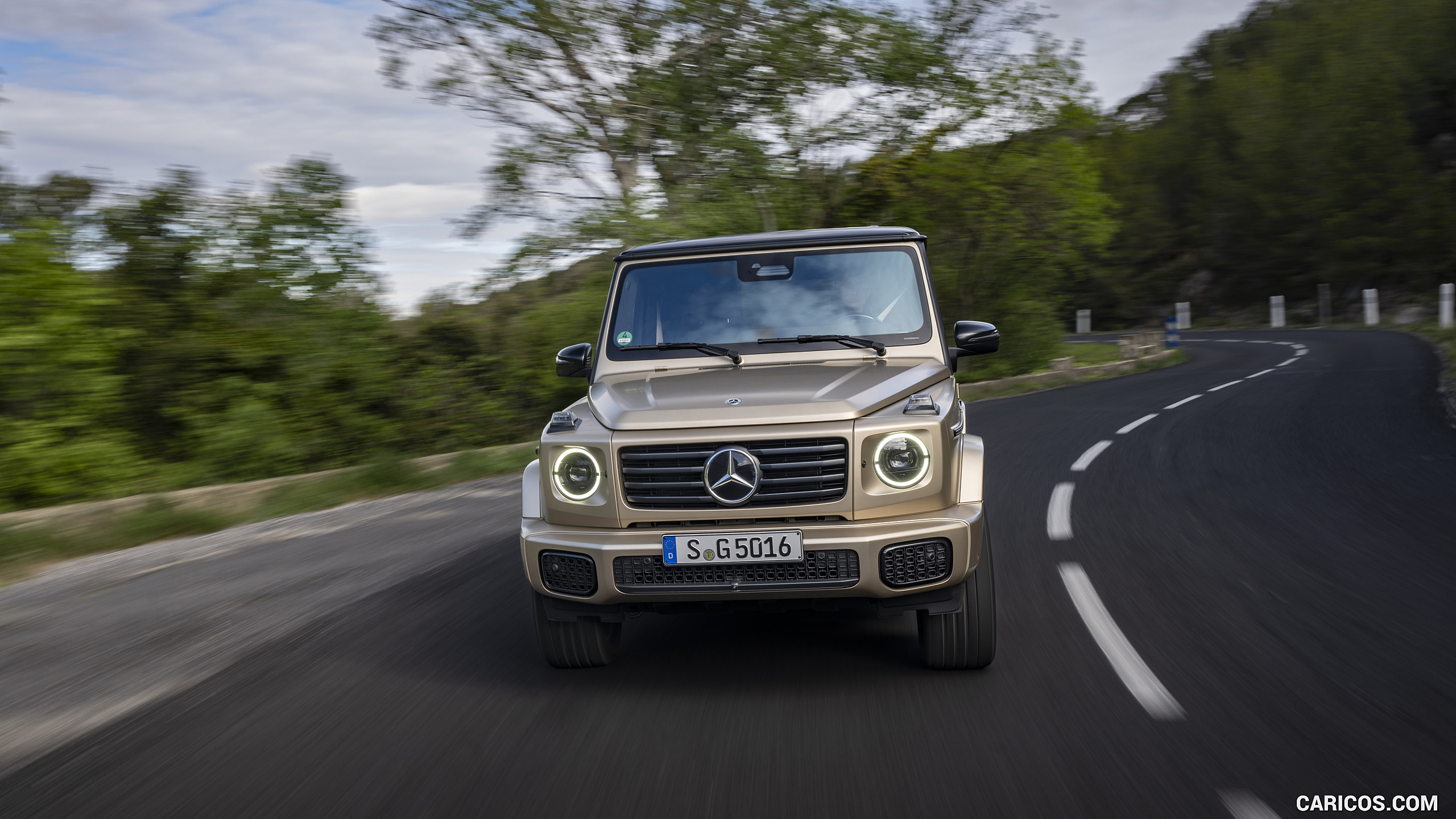 2025 Mercedes-Benz G 550 (Color: MANUFAKTUR Kalahari Gold Magno) - Front, #84 of 135