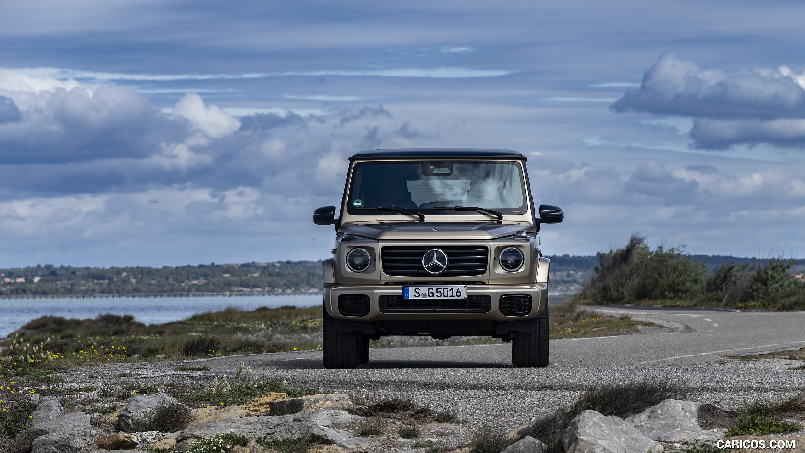 2025 Mercedes-Benz G 550 (Color: MANUFAKTUR Kalahari Gold Magno) - Front, #105 of 135